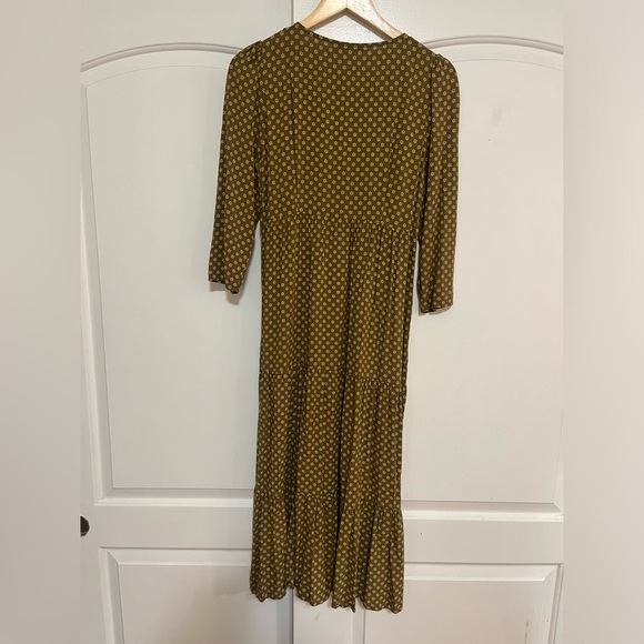 Madewell v neck tiered button front midi dress in daisies forever - Picture 8 of 10